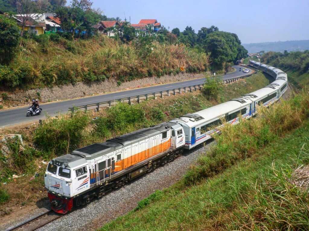 Kereta Api Tambahan Jadwal KA - Jadwal Kereta Api Argo Parahyangan Kereta Api Tambahan Jadwal KA - Jadwal Kereta Api Argo Parahyangan