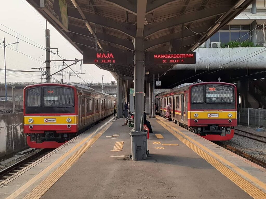 Informasi jadwal KRL Tanah Abang Commuterline hari ini terbaru tahun 2026 untuk tujuan ke Rangkas, Serpong, Maja, Bogor, Nambo dan Manggarai.