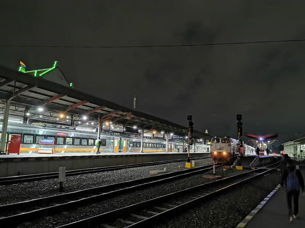 Kereta Api Yang Berangkat Dari Stasiun Cirebon Kejaksaan