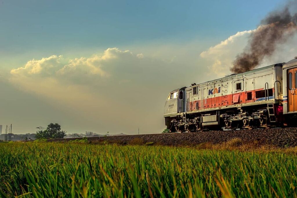 Di jadwalkeretaapi.com Tersedia info jadwal krl hari ini sesuai Gapeka 2021, jadwal KA, jadwal kereta api lokal, Jarak Jauh di Jawa, Sumatera Indonesia terbaru tahun 2026 berdasarkan Gapeka 2021.