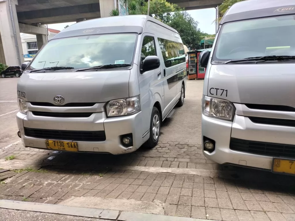 Apa saja operator dan berapa harga tiket bus juga travel yang melayani rute Jakarta - Bandung terbaru di 2026? Selengkapnya simak jadwalkeretaapi.com disini!