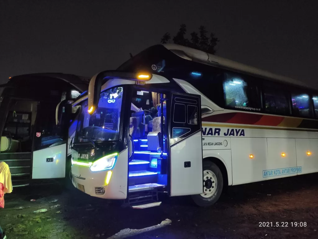 Sinar Jaya Group tidak hanya terkenal dalam operasi bus antarkota, tetapi juga memiliki kehadiran yang kuat di berbagai sektor transportasi publik, termasuk bus antarkota dengan trayek pendek dan menengah, bus AKDP, bus wisata, bus kota, dan bus antarjemput karyawan. Sinar Jaya Group tidak hanya terkenal dalam operasi bus antarkota, tetapi juga memiliki kehadiran yang kuat di berbagai sektor transportasi publik, termasuk bus antarkota dengan trayek pendek dan menengah, bus AKDP, bus wisata, bus kota, dan bus antarjemput karyawan.