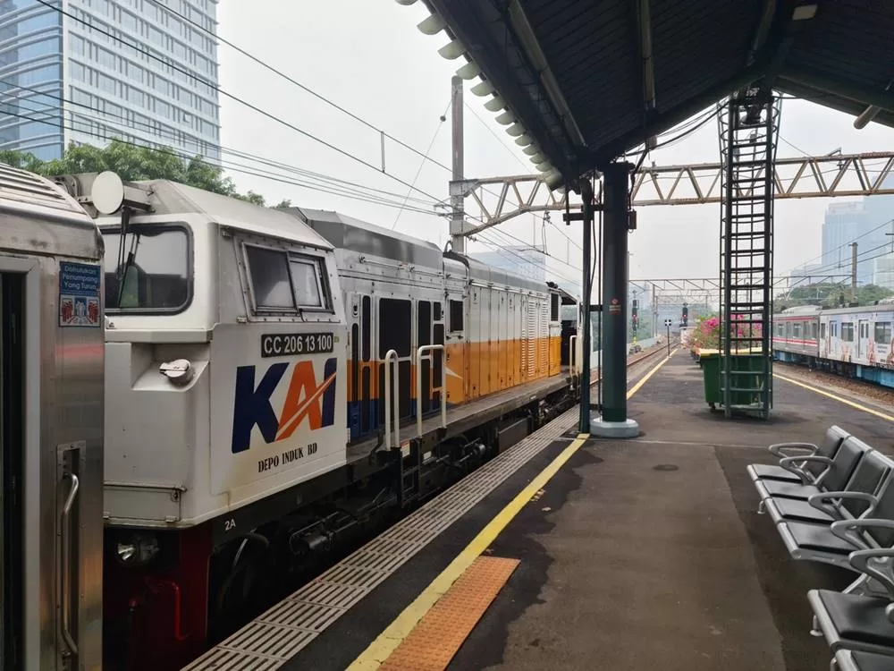 Perjalanan KA dari Jakarta ke Bandung Perjalanan KA dari Jakarta ke Bandung