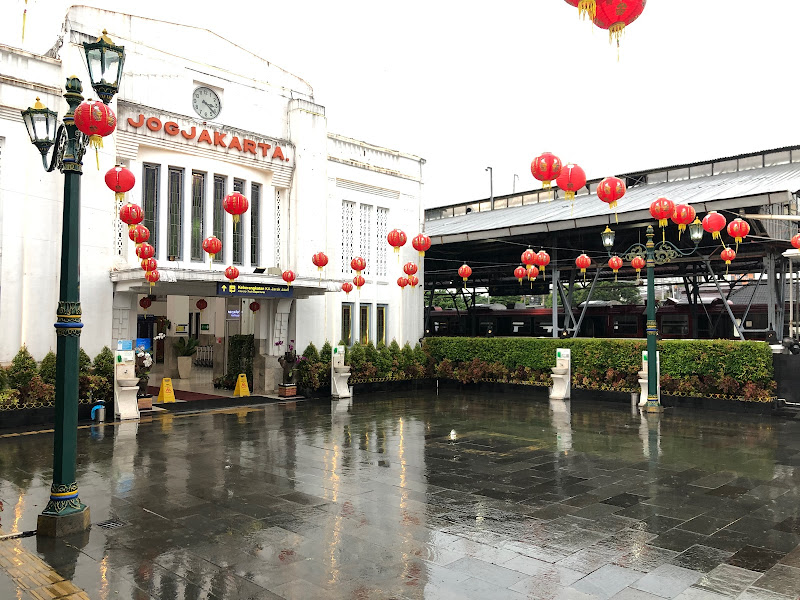 Stasiun Yogyakarta: Pusat Transportasi dan Ikon Wisata Stasiun Yogyakarta: Pusat Transportasi dan Ikon Wisata