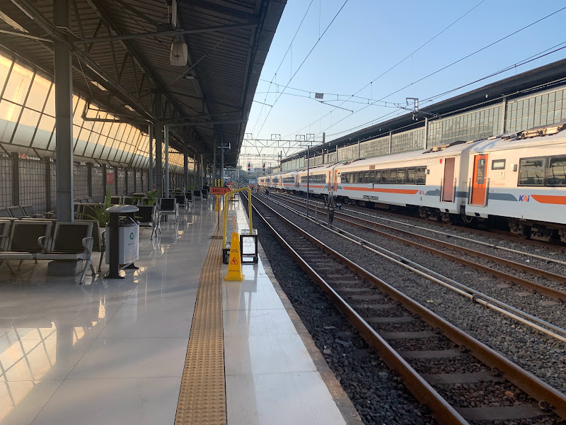Stasiun Pasar Senen: Pusat Kereta Ekonomi di Jakarta Stasiun Pasar Senen: Pusat Kereta Ekonomi di Jakarta
