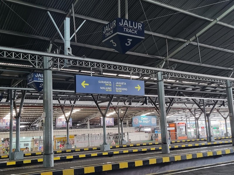 Stasiun Yogyakarta, lebih dikenal dengan nama Stasiun Tugu, adalah stasiun induk dan terbesar di kota Yogyakarta.